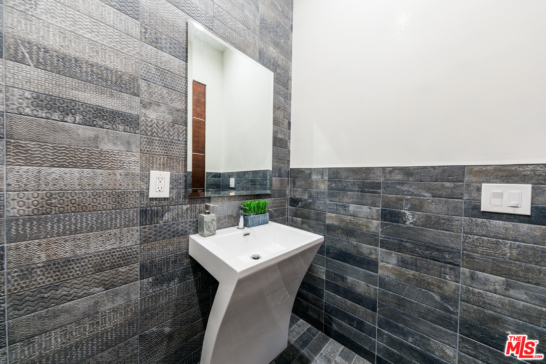 3036 Glendon Avenue Los Angeles, CA 90034 - Photo 26 of 54