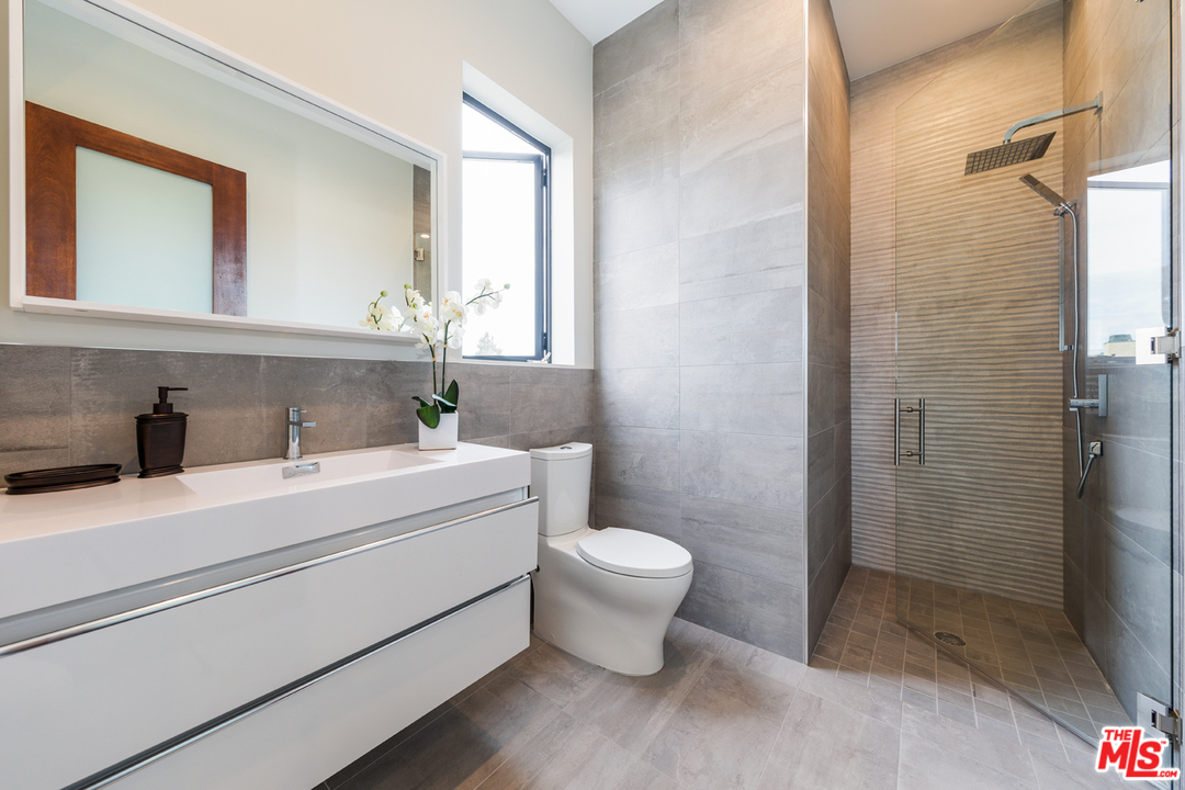 3036 Glendon Avenue Los Angeles, CA 90034 - Photo 31 of 54