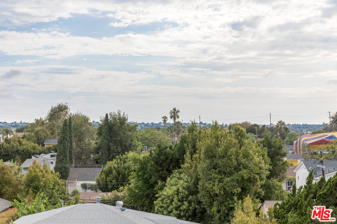 3036 Glendon Avenue Los Angeles, CA 90034 - Photo 39 of 54