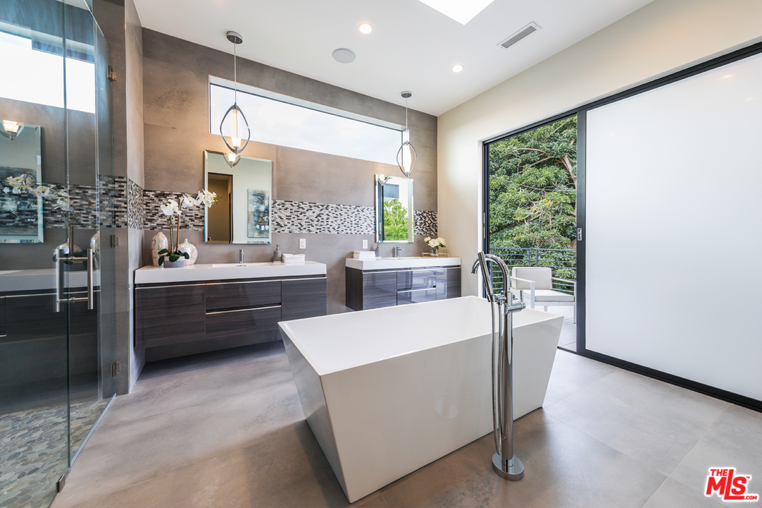 3036 Glendon Avenue Los Angeles, CA 90034 - Photo 41 of 54