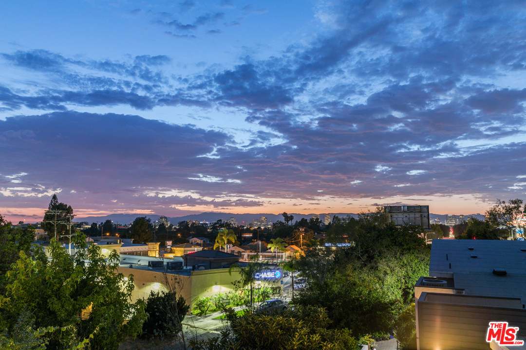 3036 Glendon Avenue Los Angeles, CA 90034 - Photo 47 of 54