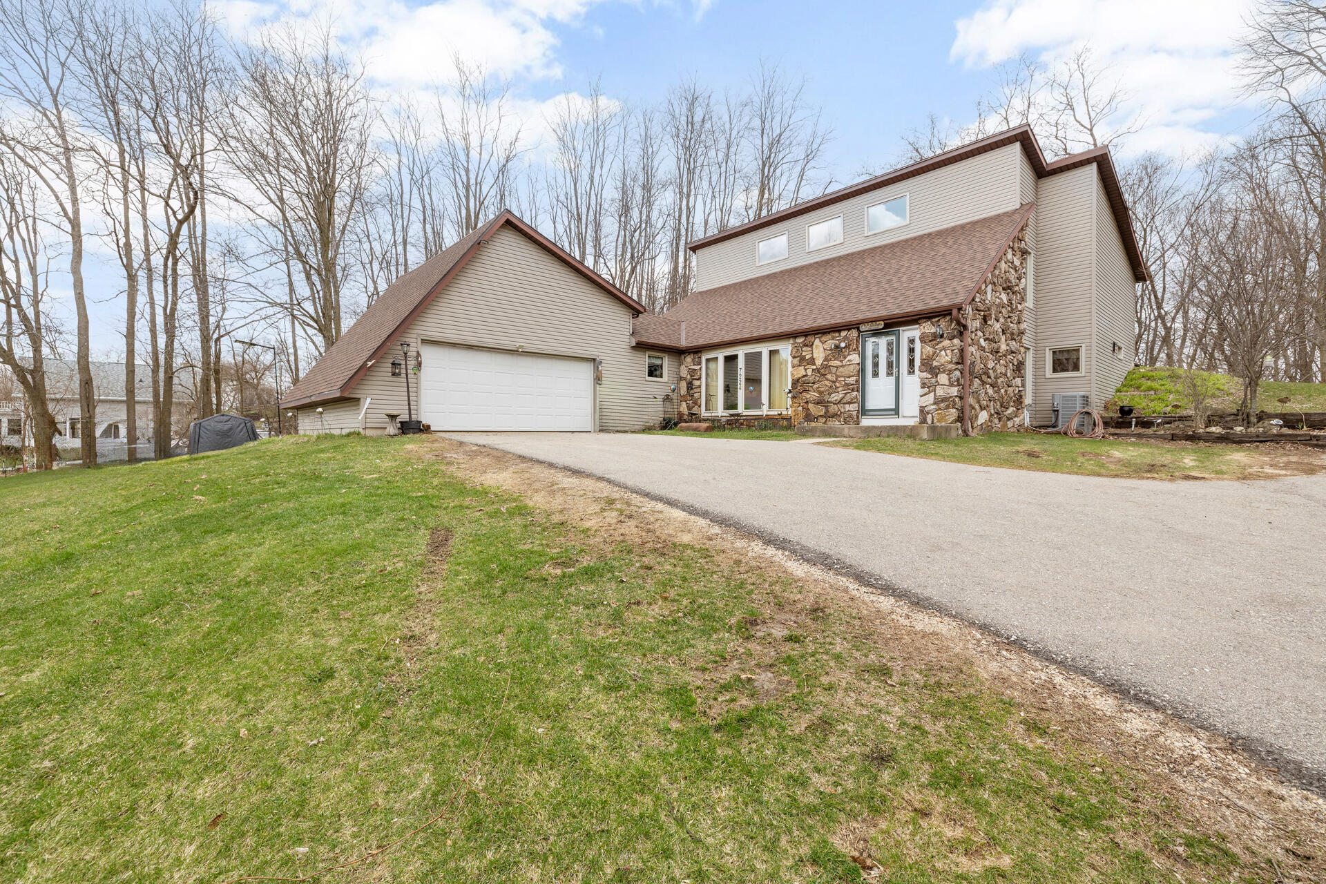 1-Exterior_7224 Maple LN