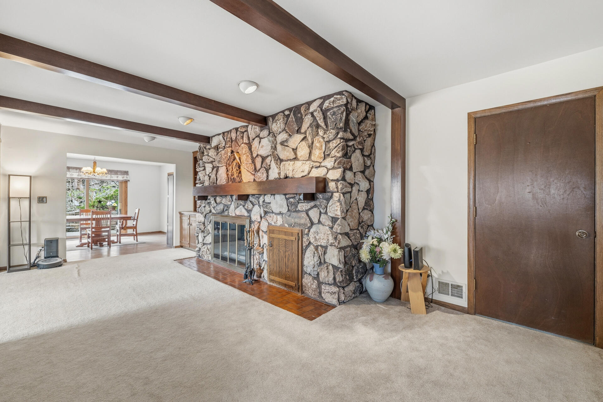 7224 Maple Lane Hartford, WI 53027 - Photo 13 of 44 Living Room