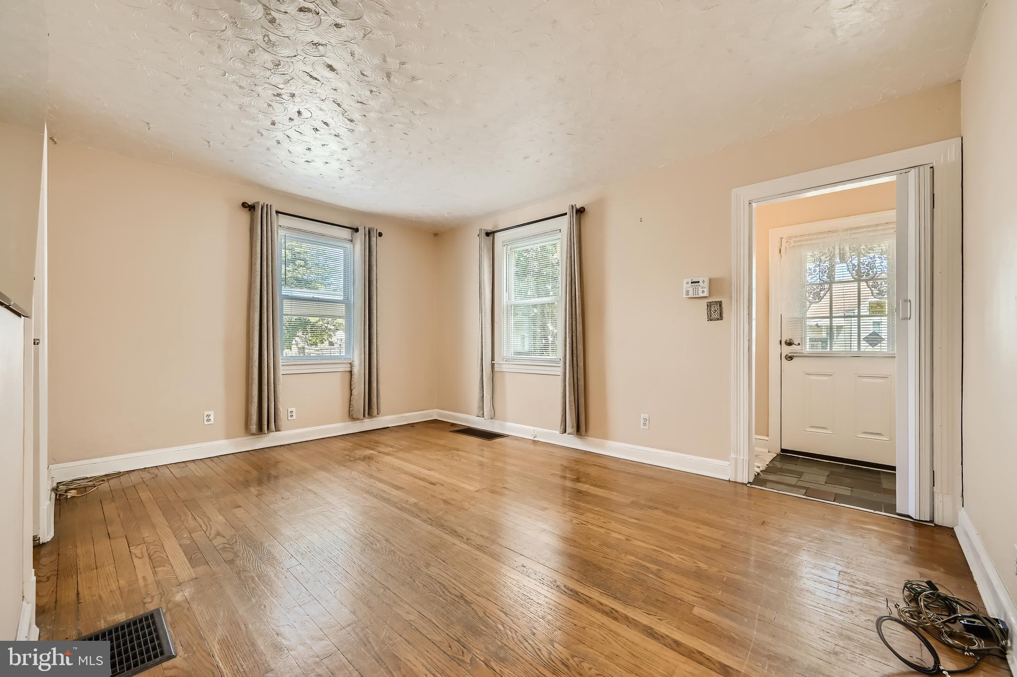 50 Riverside Road Essex, MD 21221 - Photo 3 of 25