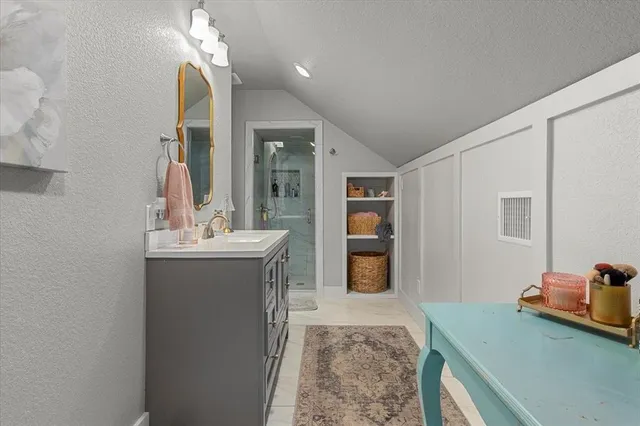 a en suite bathroom with a sink and a mirror
