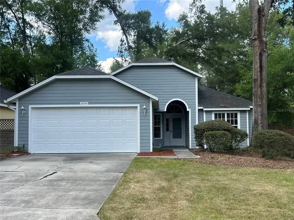 $2,300 | 12244 Northwest 10th Place, Newberry, FL 32669
