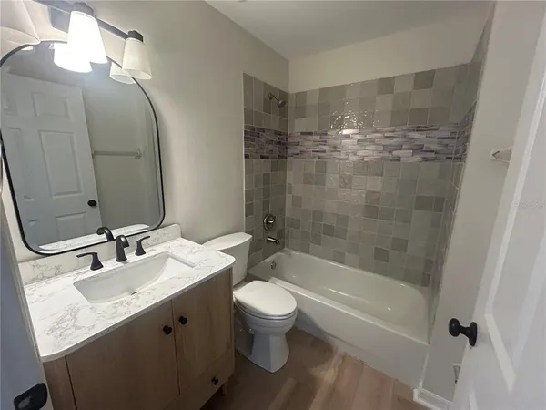 $2,300 | 12244 Northwest 10th Place, Newberry, FL 32669