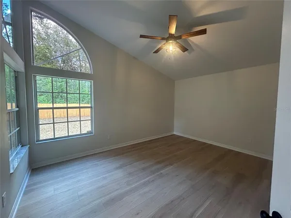$2,300 | 12244 Northwest 10th Place, Newberry, FL 32669