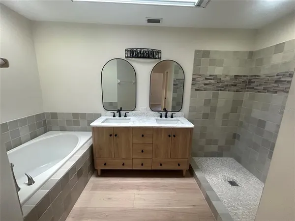 $2,300 | 12244 Northwest 10th Place, Newberry, FL 32669