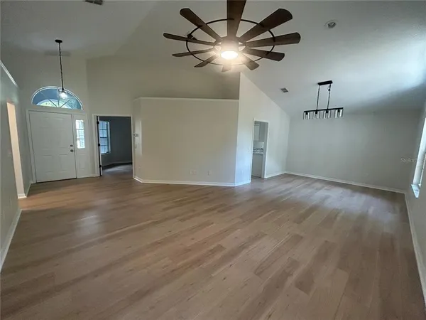 $2,300 | 12244 Northwest 10th Place, Newberry, FL 32669