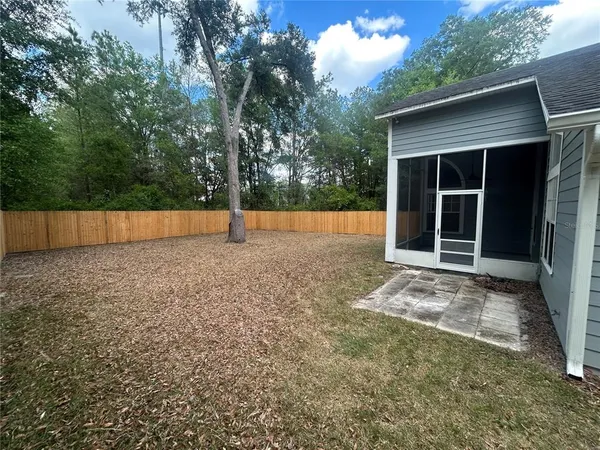 $2,300 | 12244 Northwest 10th Place, Newberry, FL 32669