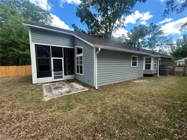 $2,300 | 12244 Northwest 10th Place, Newberry, FL 32669