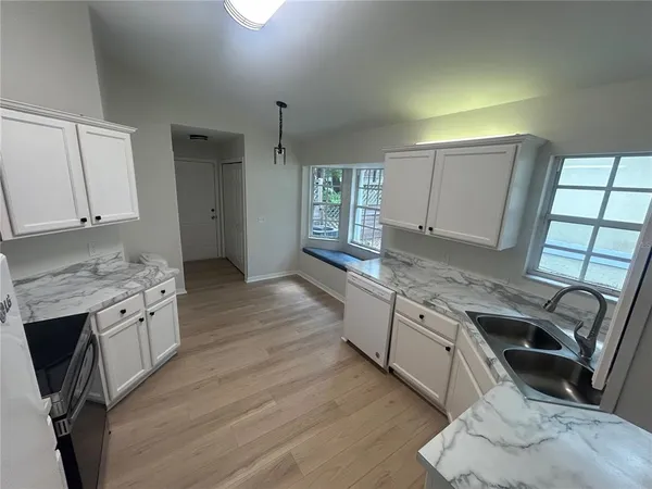 $2,300 | 12244 Northwest 10th Place, Newberry, FL 32669