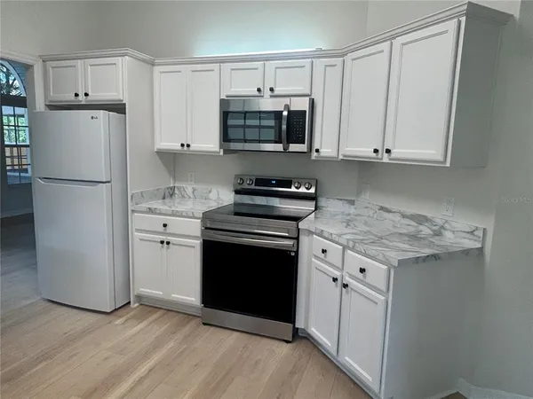 $2,300 | 12244 Northwest 10th Place, Newberry, FL 32669