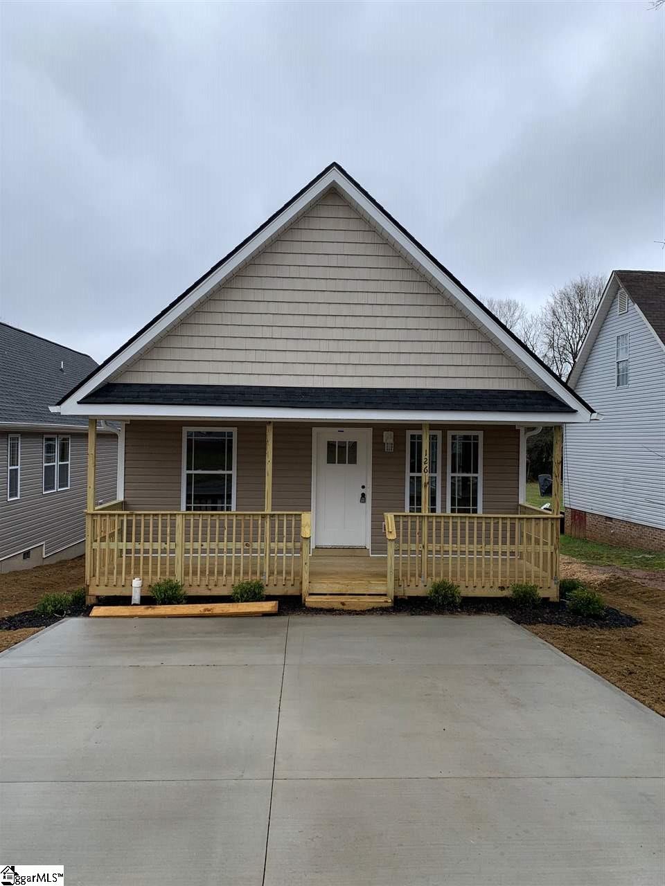 126 Spring Street Greer, SC 29650 - Photo 1 of 11 Gallery Image 1