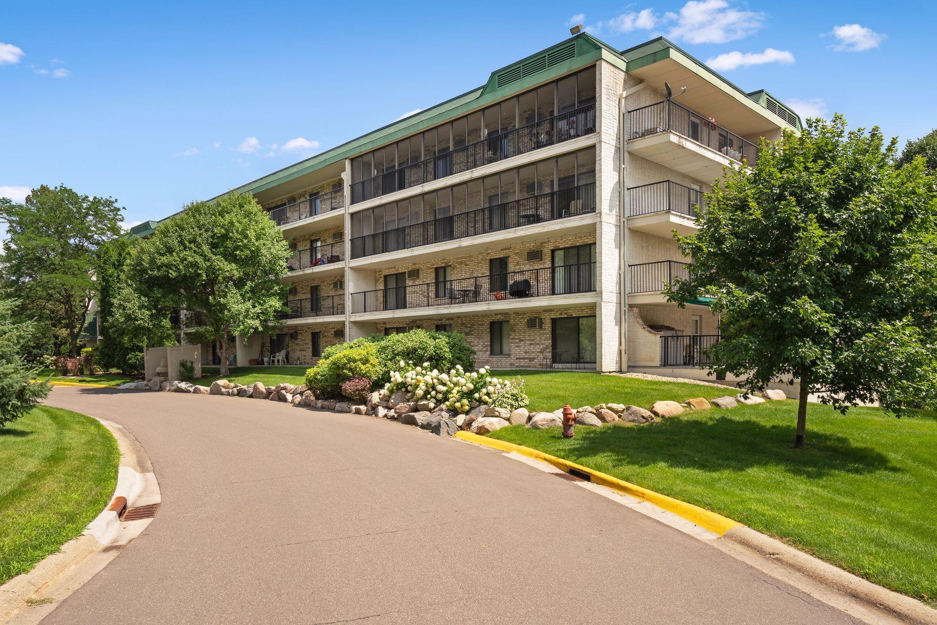10411 Cedar Lk Road South, Unit 515 Hopkins, MN 55305 - Photo 15 of 19