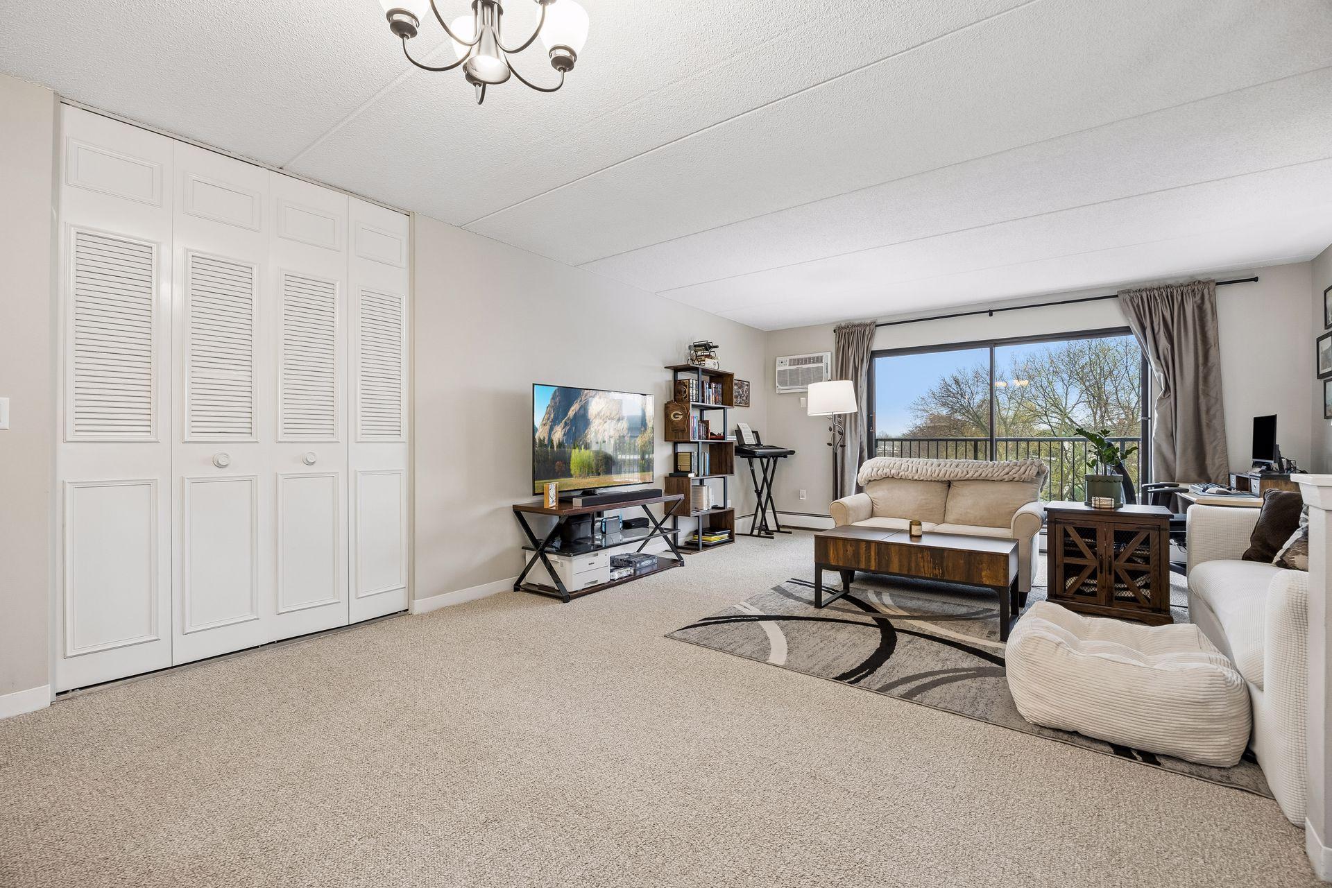10411 Cedar Lk Road South, Unit 515 Hopkins, MN 55305 - Photo 4 of 19