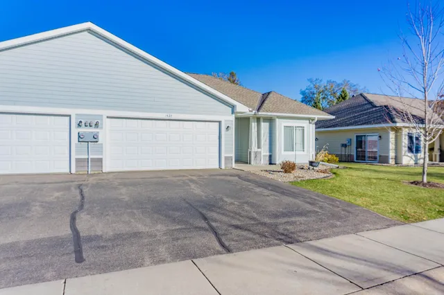 $355,000 | 1427 Ravoux Lane, Chaska, MN 55318