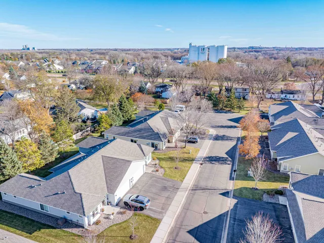 $355,000 | 1427 Ravoux Lane, Chaska, MN 55318