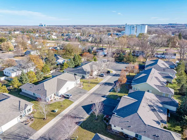 $355,000 | 1427 Ravoux Lane, Chaska, MN 55318