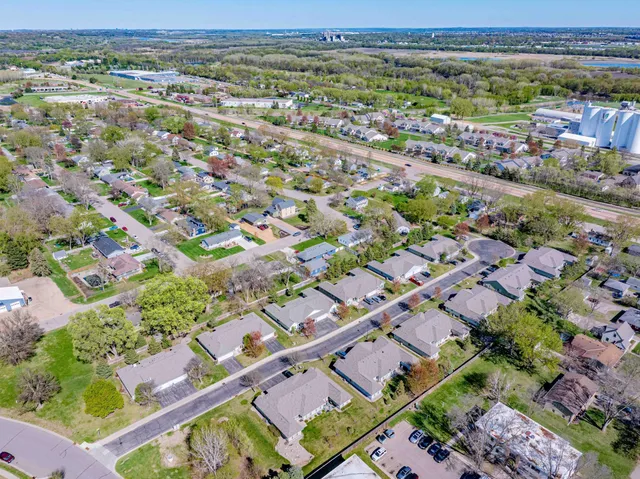 $355,000 | 1427 Ravoux Lane, Chaska, MN 55318