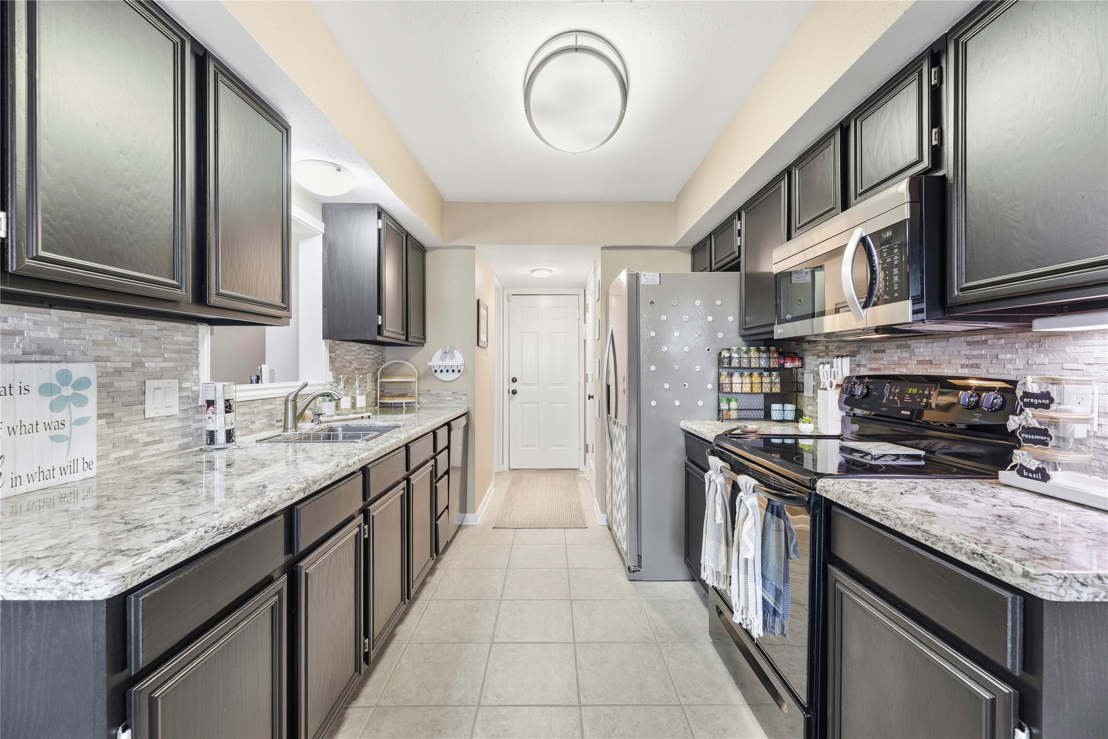 16913 Chapel Pines Drive, Unit 126 Spring, TX 77379 - Photo 12 of 27 You'll love the beautiful stylish stone backsplash.