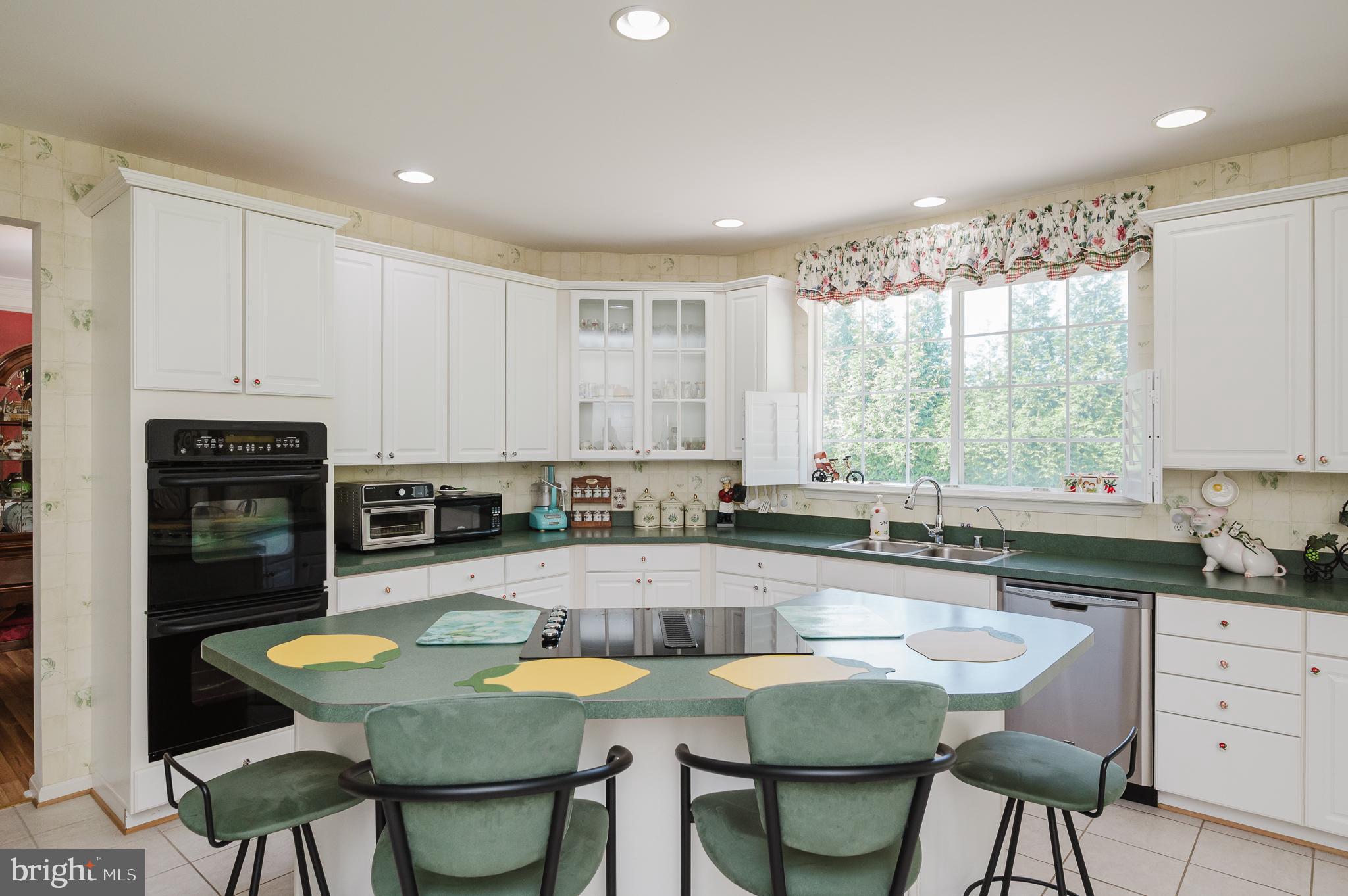 3805 Devonshire Road Hampstead, MD 21074 - Photo 23 of 92 Double oven