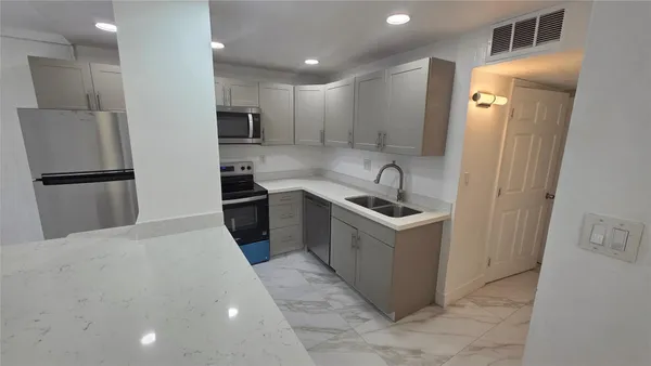 $1,950 | 1758 Northwest 55th Avenue, Unit 101, Lauderhill, FL 33313