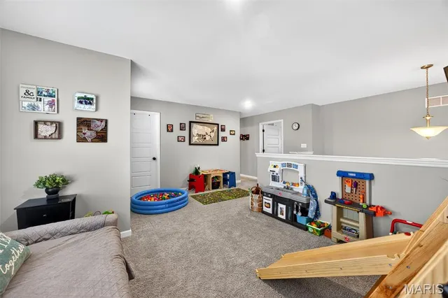 $438,775 | 349 Valley Bluff Drive, Wentzville, MO 63385