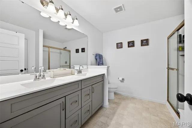 $438,775 | 349 Valley Bluff Drive, Wentzville, MO 63385