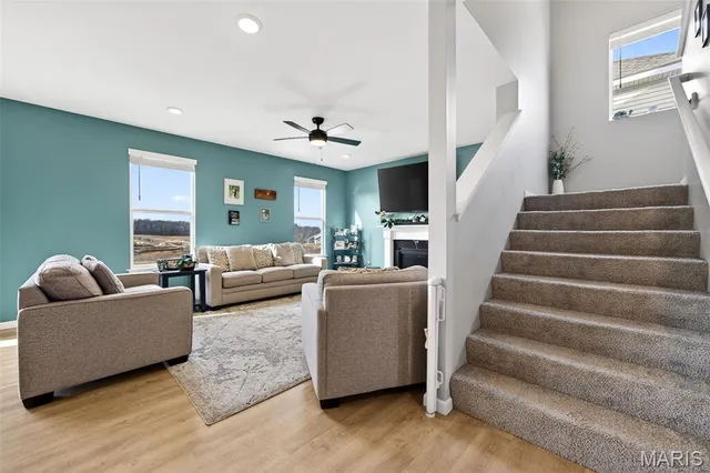 $438,775 | 349 Valley Bluff Drive, Wentzville, MO 63385