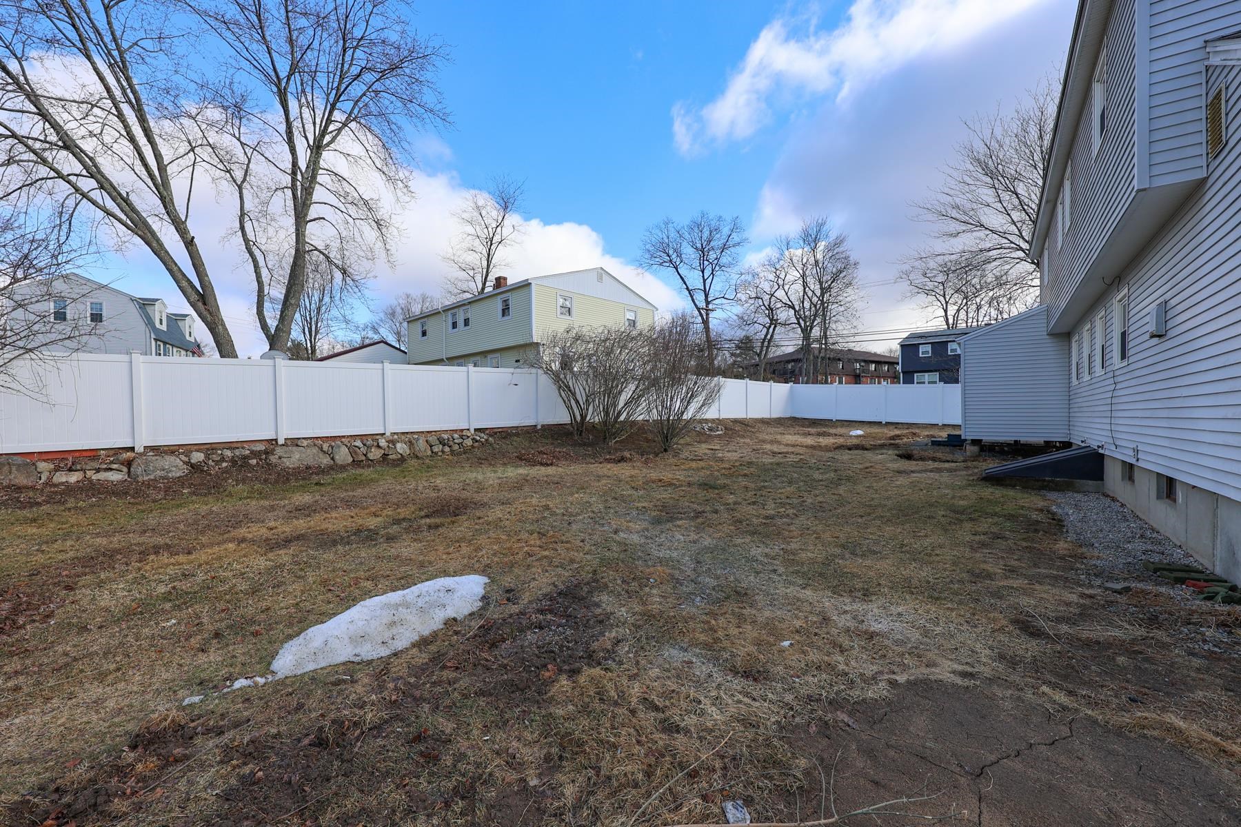 304 Kennard Road Manchester, NH 03104 - Photo 4 of 36