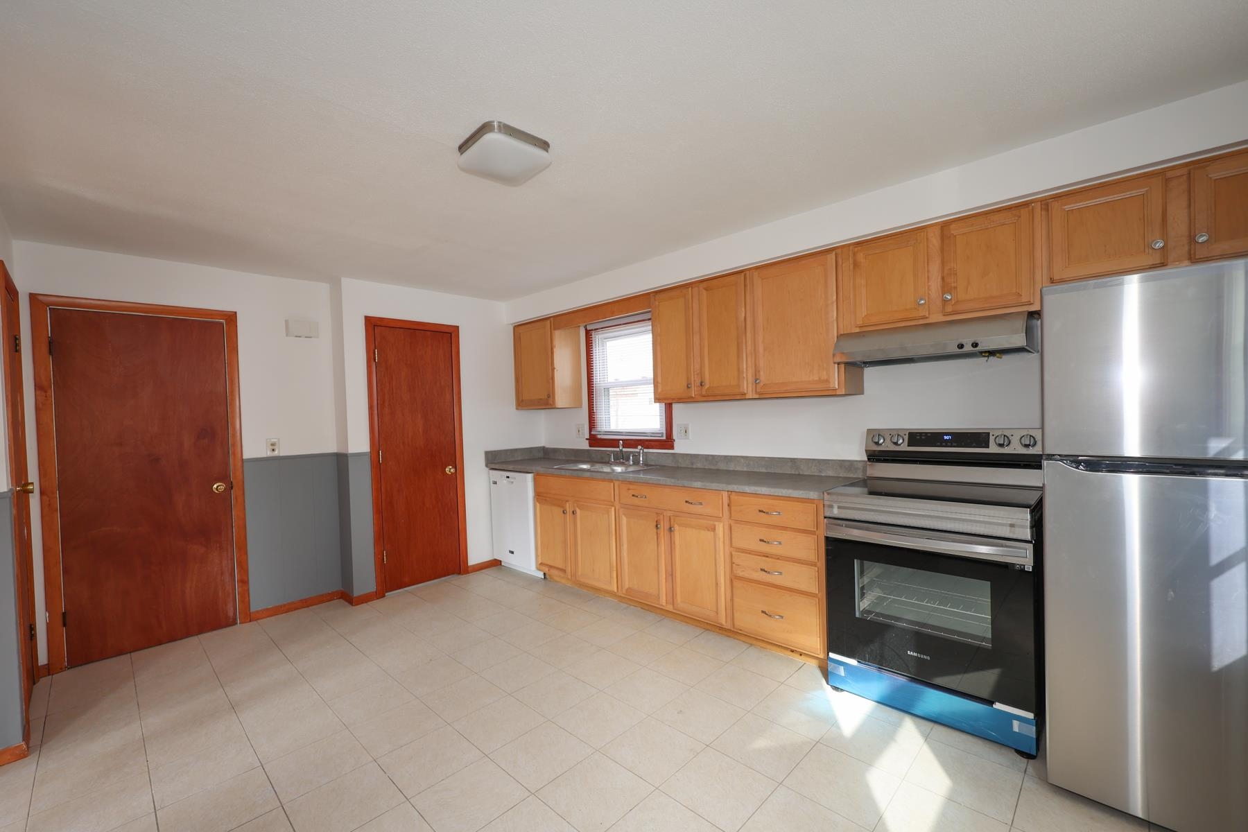 304 Kennard Road Manchester, NH 03104 - Photo 9 of 36