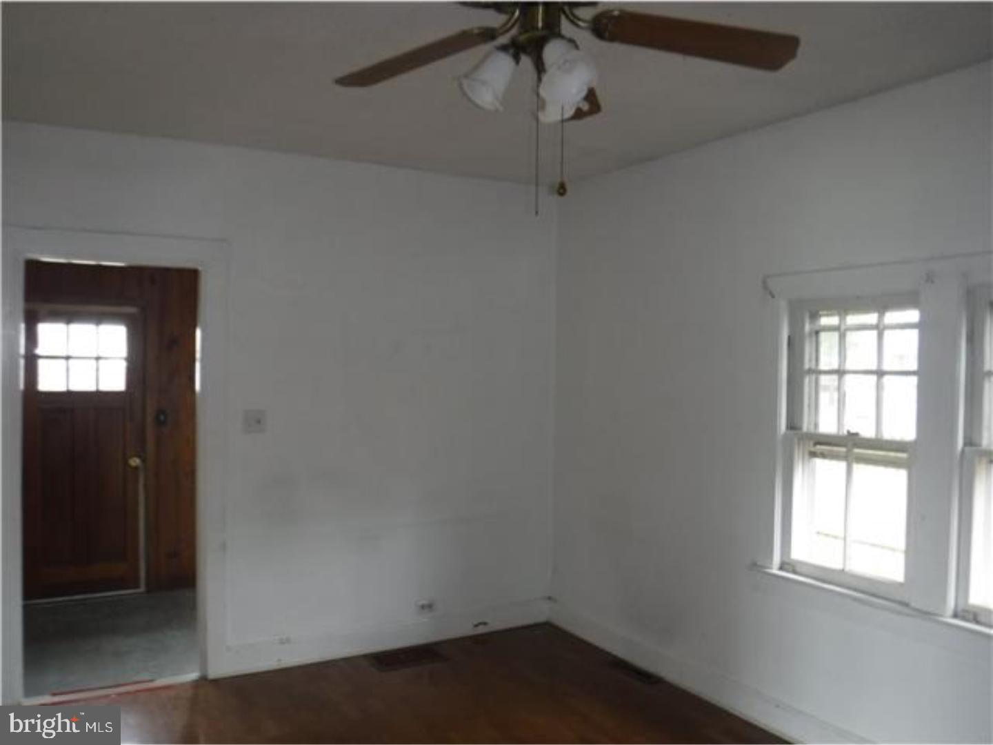 176 East Walnut Road Vineland, NJ 08360 - Photo 8 of 25 Living Room