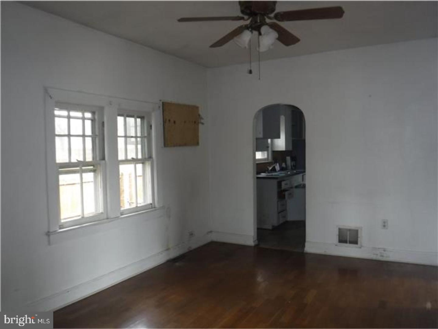 176 East Walnut Road Vineland, NJ 08360 - Photo 9 of 25 Living Room