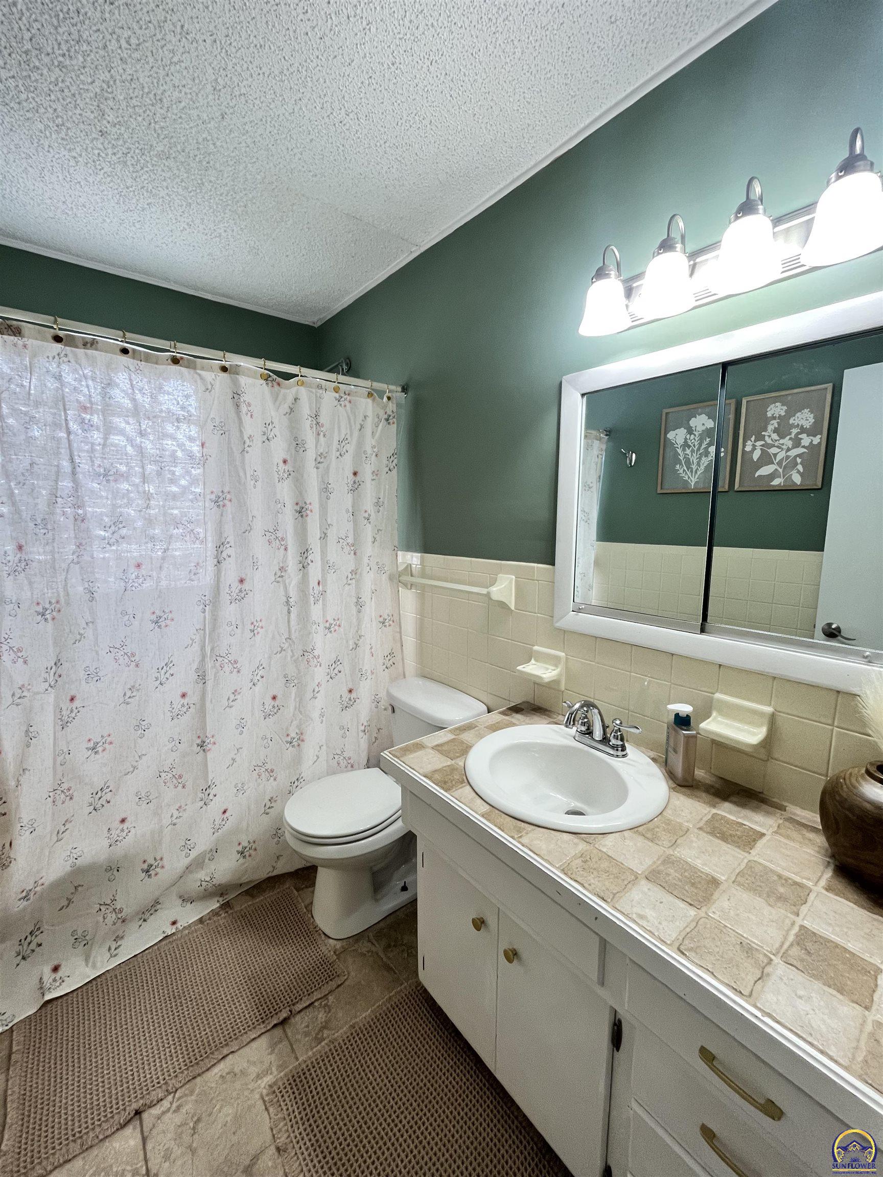 3337 Southwest Arrowhead Road Topeka, KS 66614 - Photo 14 of 32