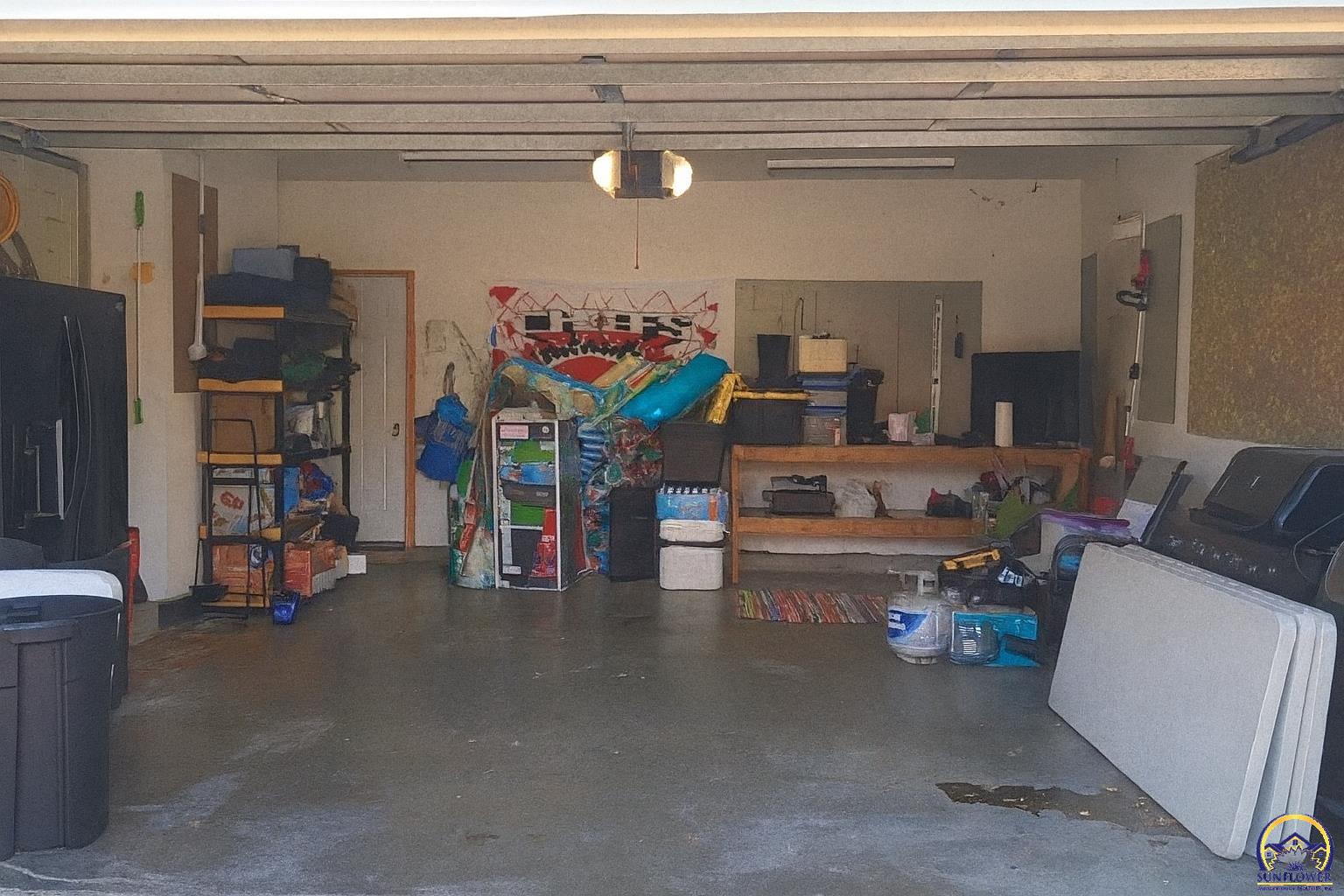 3337 Southwest Arrowhead Road Topeka, KS 66614 - Photo 3 of 32