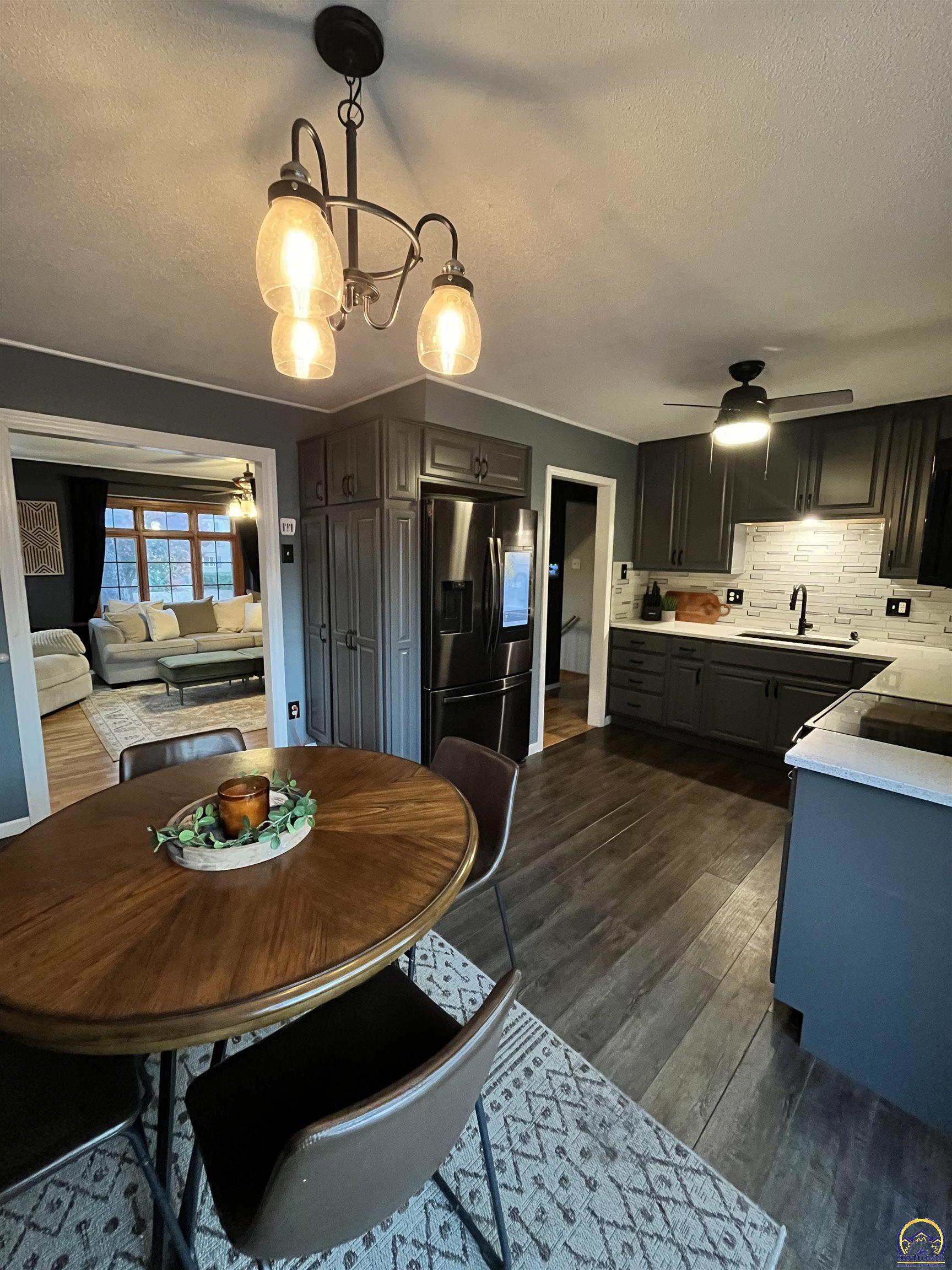 3337 Southwest Arrowhead Road Topeka, KS 66614 - Photo 10 of 32