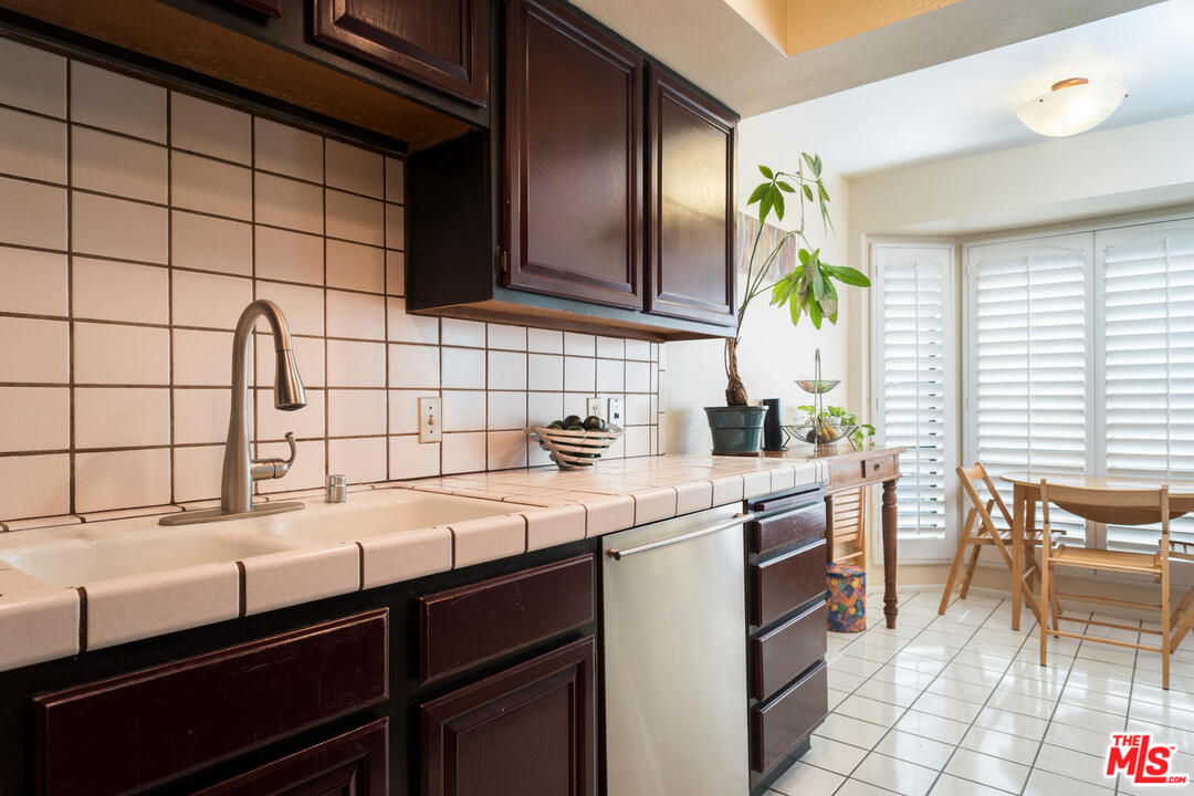 984 West Riverside Drive, Unit 9 Burbank, CA 91506 - Photo 12 of 26