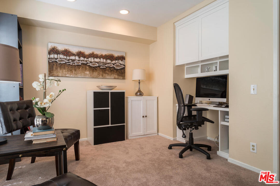 984 West Riverside Drive, Unit 9 Burbank, CA 91506 - Photo 16 of 26