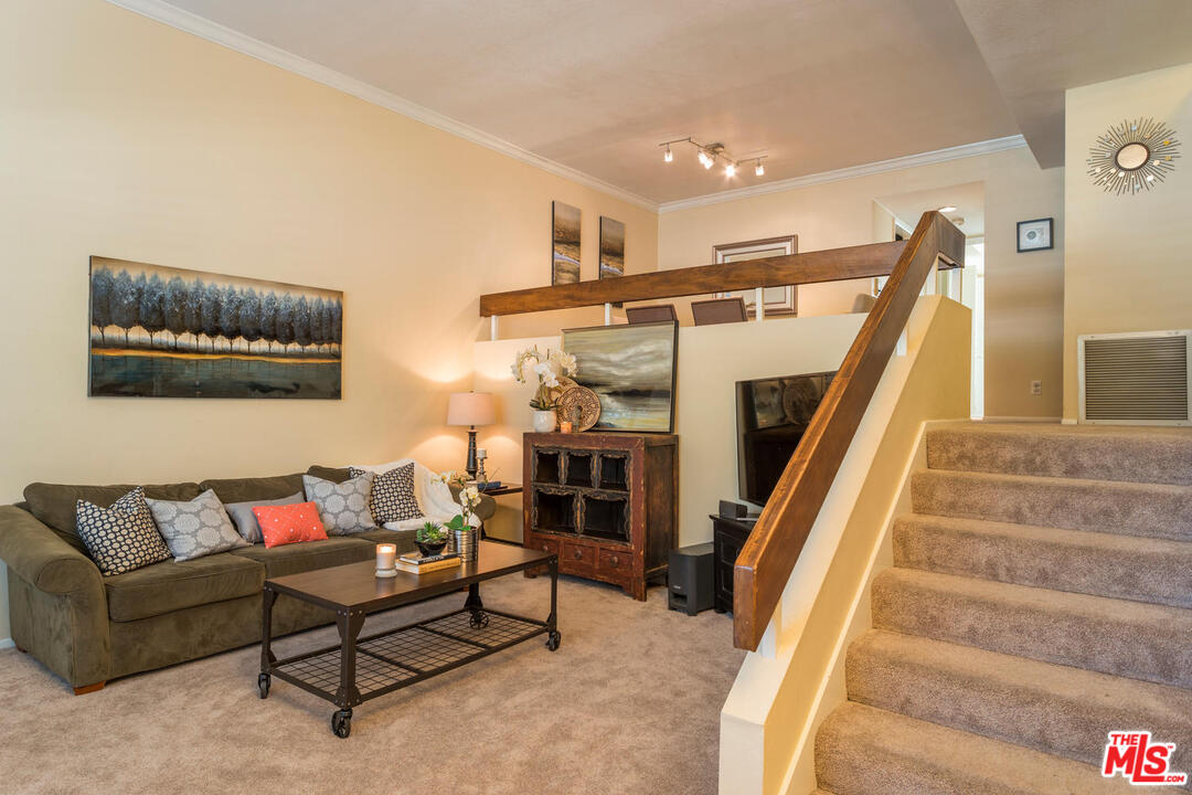 984 West Riverside Drive, Unit 9 Burbank, CA 91506 - Photo 3 of 26