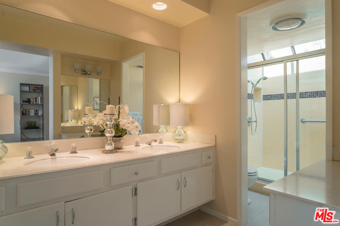 984 West Riverside Drive, Unit 9 Burbank, CA 91506 - Photo 21 of 26