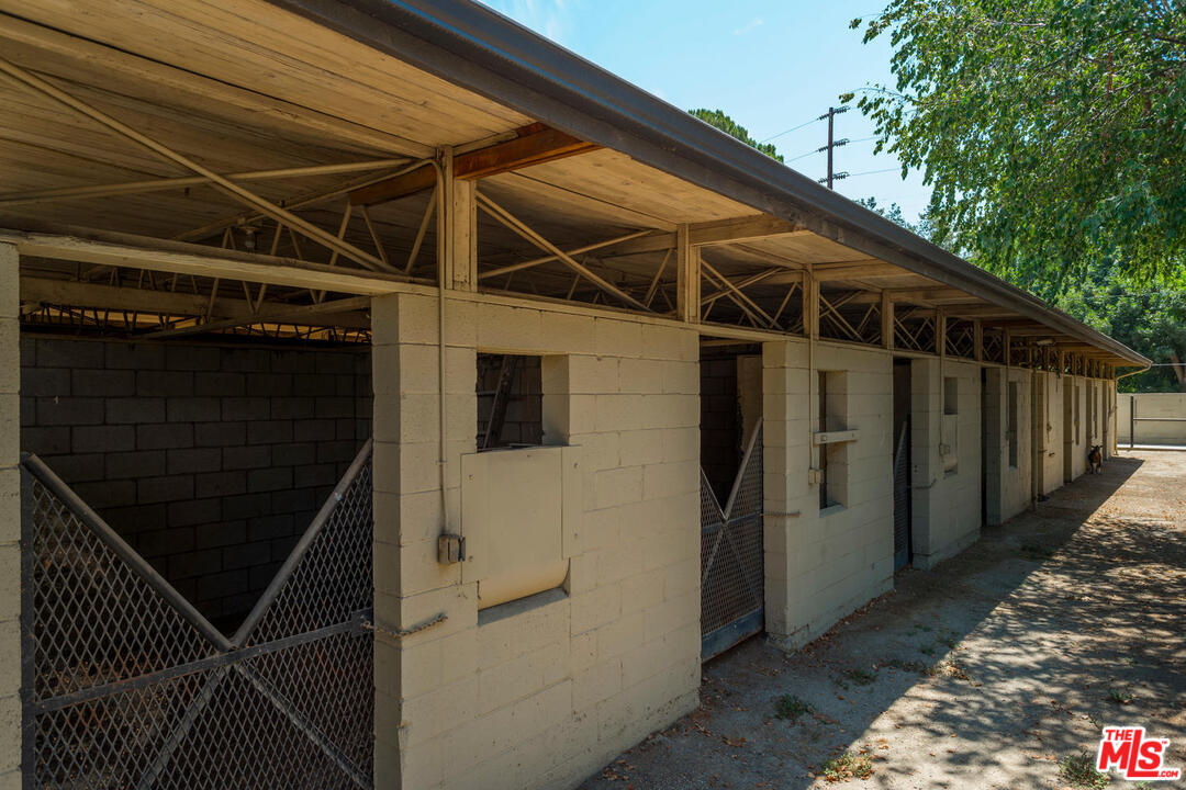 984 West Riverside Drive, Unit 9 Burbank, CA 91506 - Photo 22 of 26