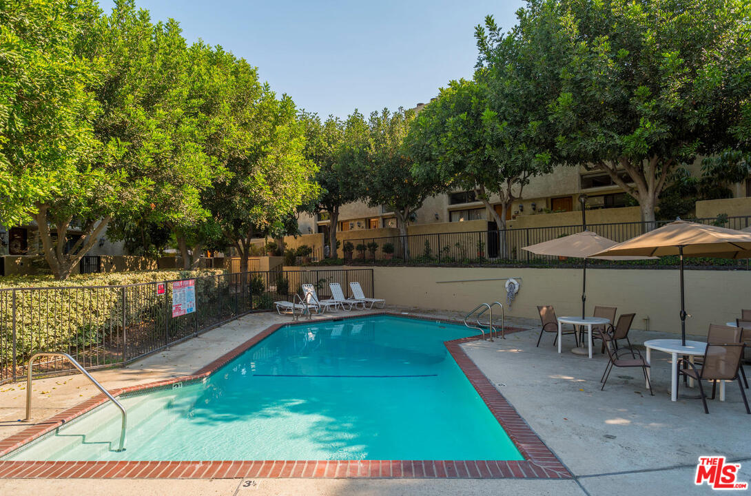 984 West Riverside Drive, Unit 9 Burbank, CA 91506 - Photo 24 of 26