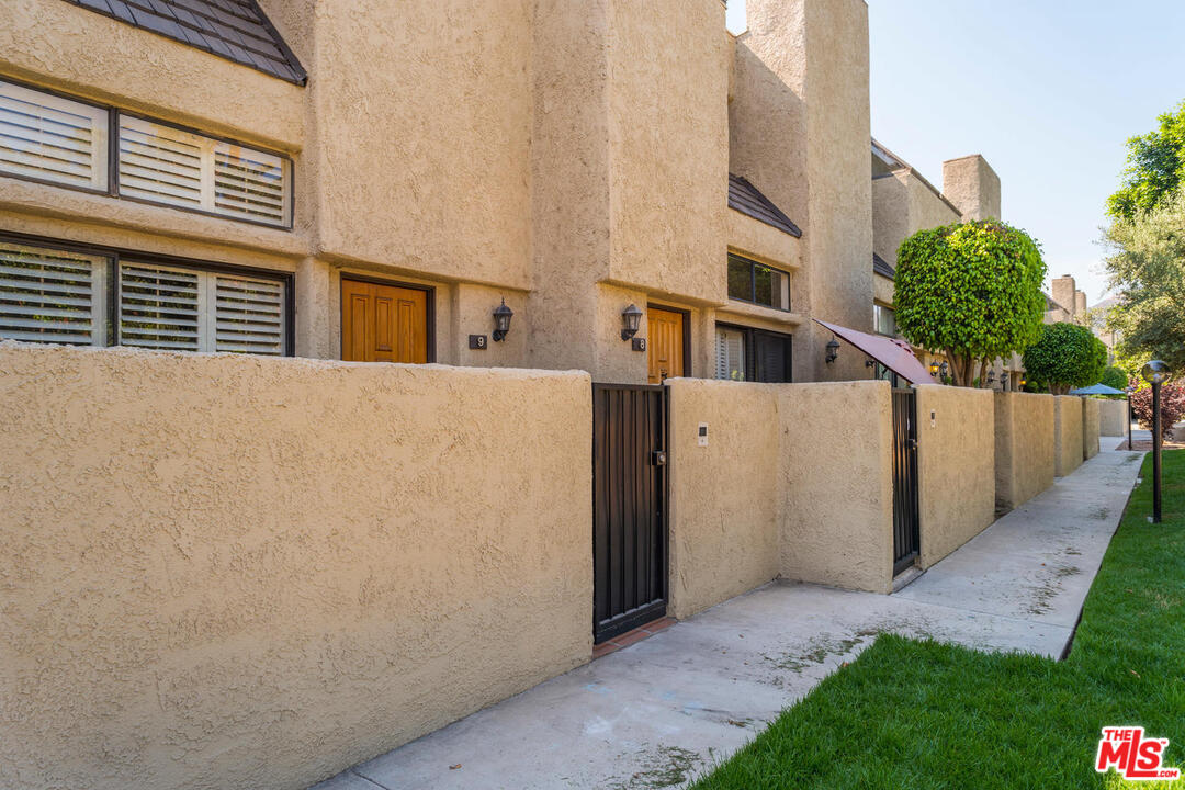 984 West Riverside Drive, Unit 9 Burbank, CA 91506 - Photo 26 of 26
