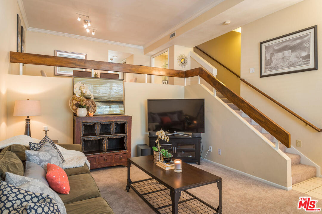 984 West Riverside Drive, Unit 9 Burbank, CA 91506 - Photo 4 of 26