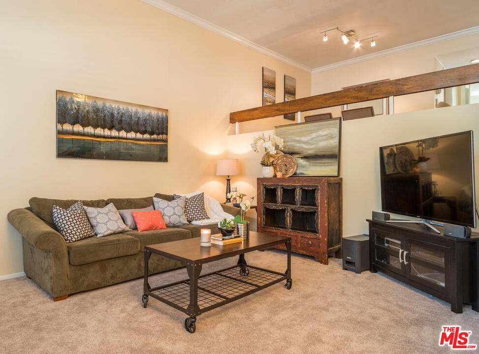 984 West Riverside Drive, Unit 9 Burbank, CA 91506 - Photo 5 of 26