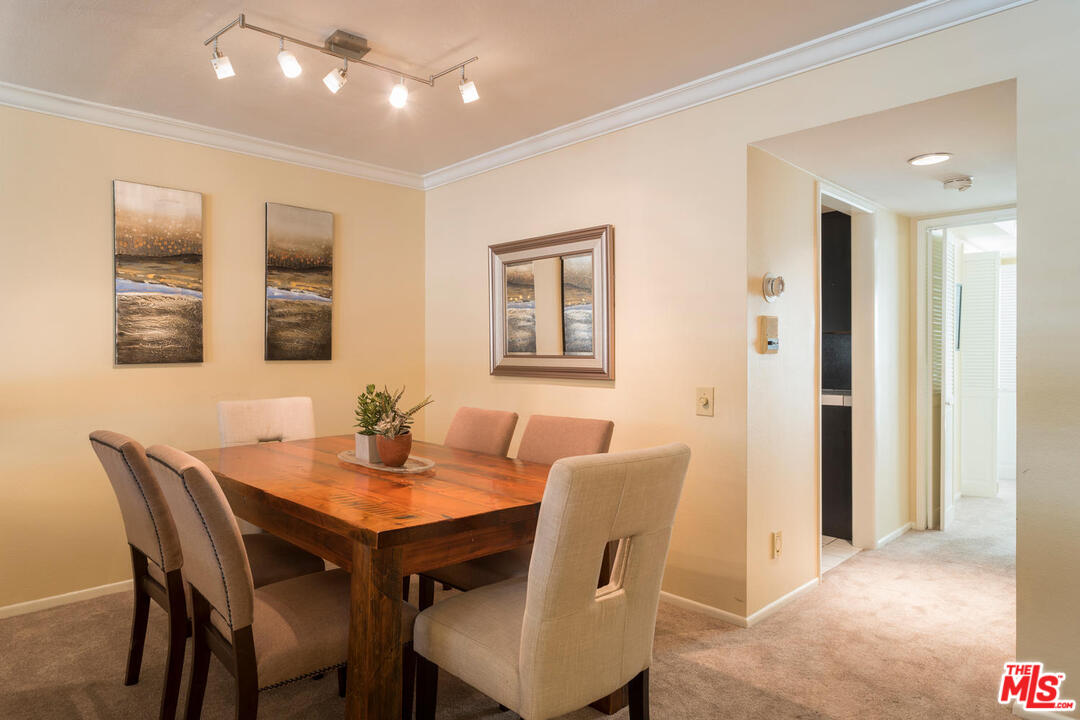 984 West Riverside Drive, Unit 9 Burbank, CA 91506 - Photo 8 of 26