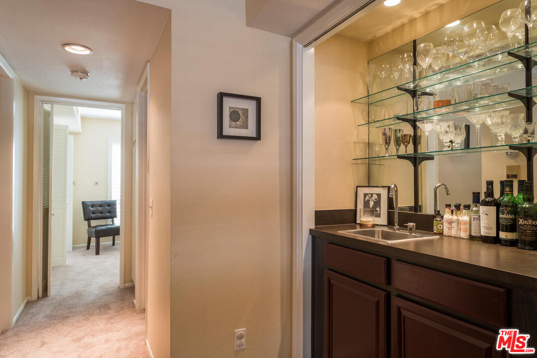 984 West Riverside Drive, Unit 9 Burbank, CA 91506 - Photo 10 of 26