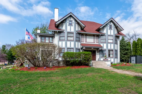 $575,000 | 1008 Mississippi Avenue, Davenport, IA 52803